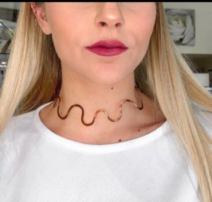 C Choker in bronzo rosa