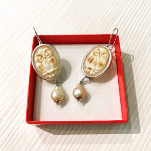 O Cameo con perla montato in argento