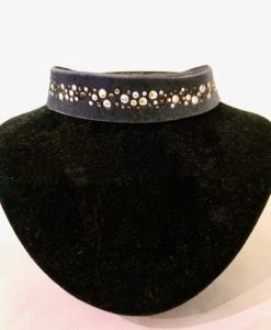 C Choker in velluto con inserti in argento e bronzo giallo