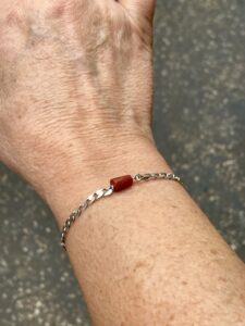 U Bracciale a catena in argento con corallo