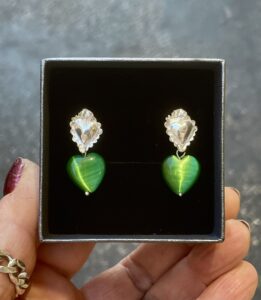 Cuori sacri in argento con cuore di peridot