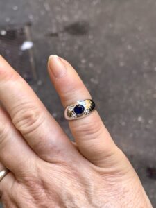 Zaffiro con zirconi montati in argento