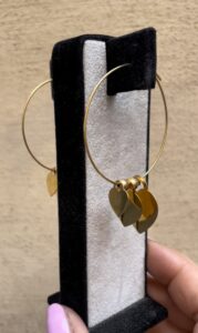 O Cerchi con cuori pendenti in argento con bagno in oro