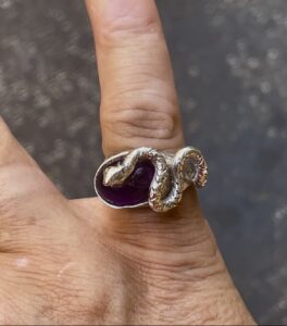 A Ametista con serpente che sale in argento